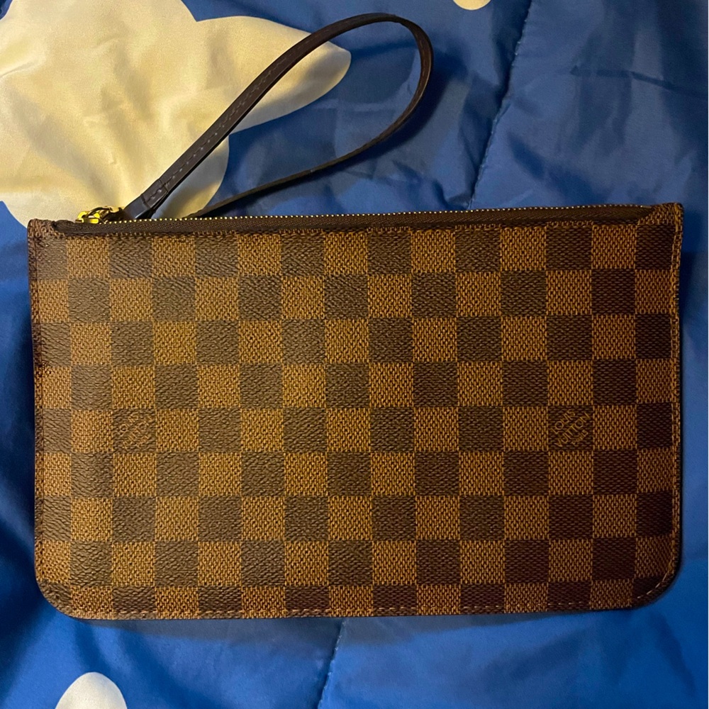 Louis Vuitton Damier neverfull pouch wristlet